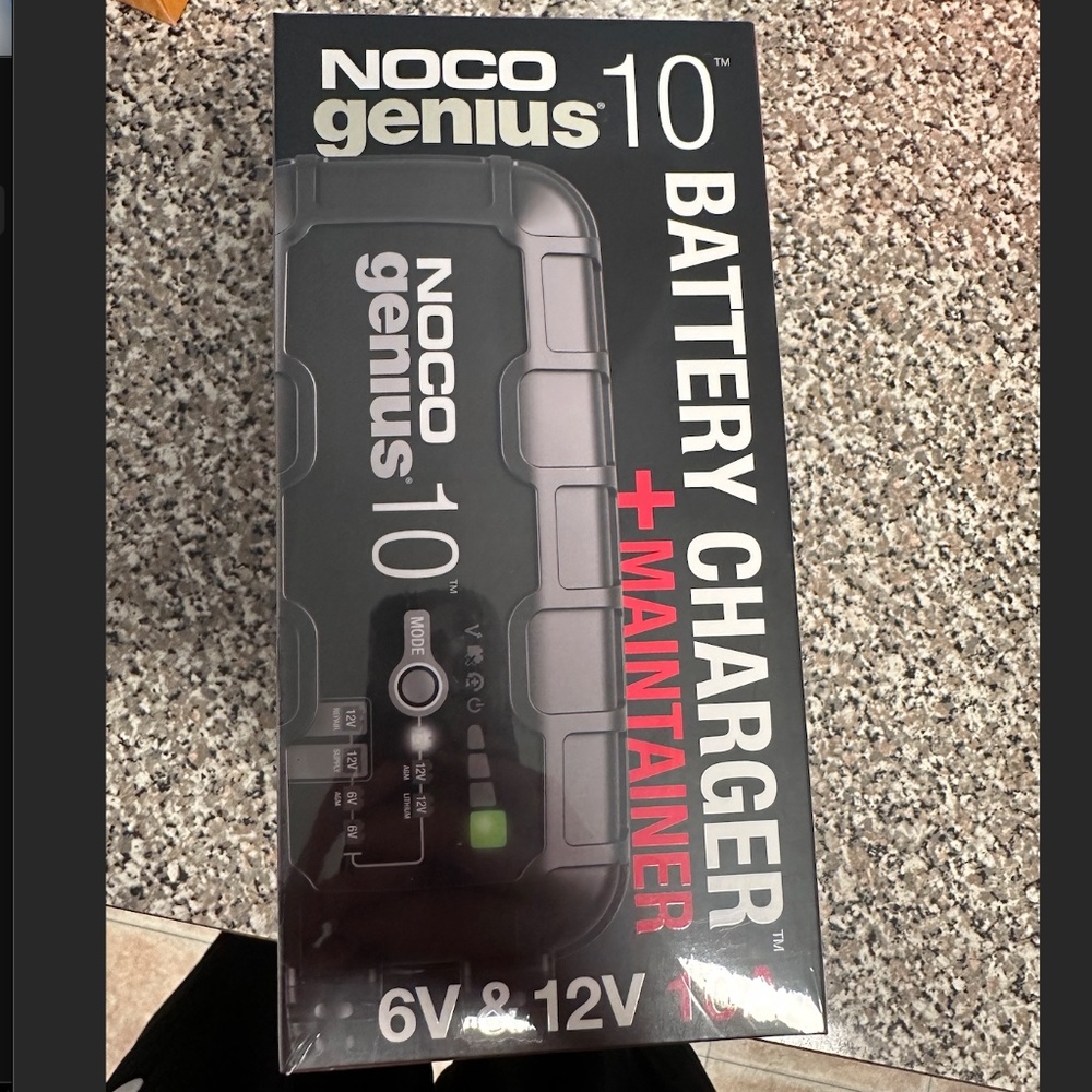 NOCO GENIUS 10 (6V/12V) - 10A Smart Battery Charger and Maintainer